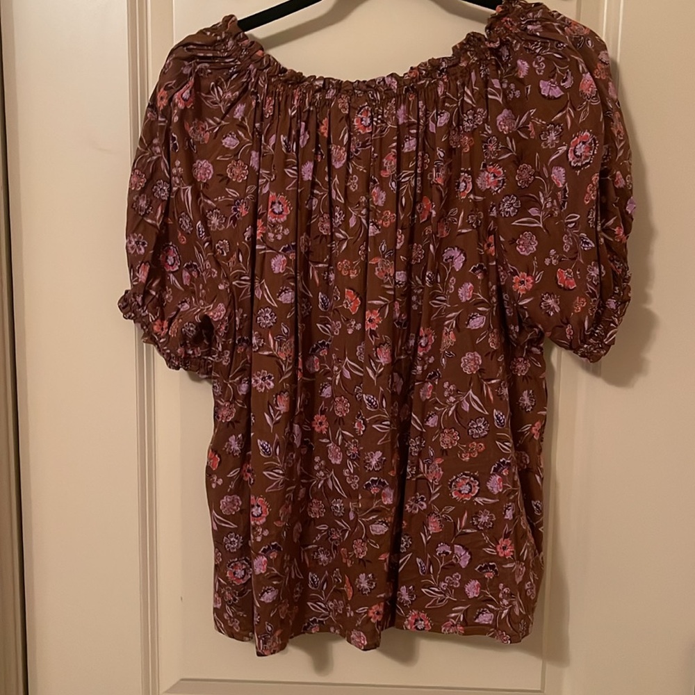 Relaxed, puff sleeve boat neck blouse - Picture 2 of 4